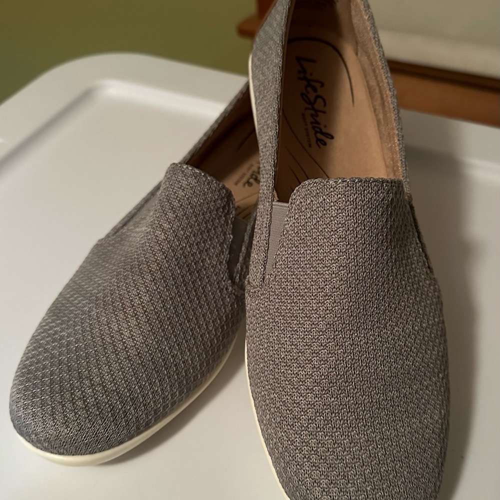 Lifestride casual shoes - size 8.5 - grey